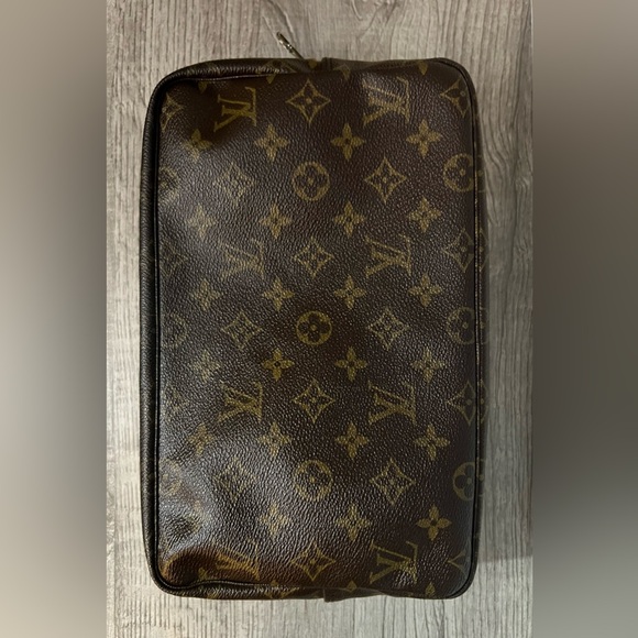 Louis Vuitton Monogram Trousse Toilette 28 Cosmetic Pouch - Picture 4 of 17